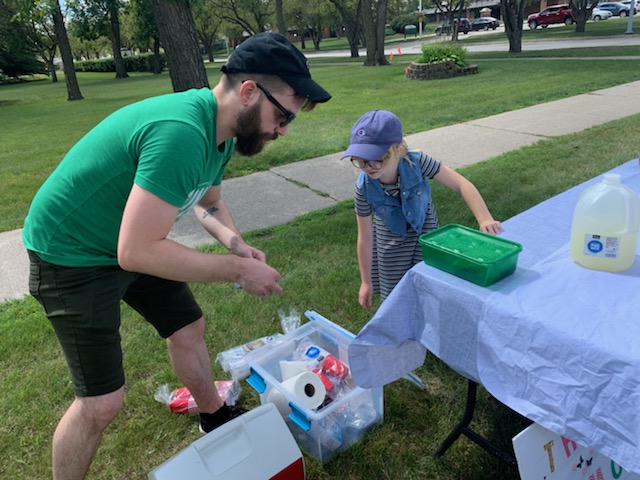 Set up of lemonade stand in grand forks, nd