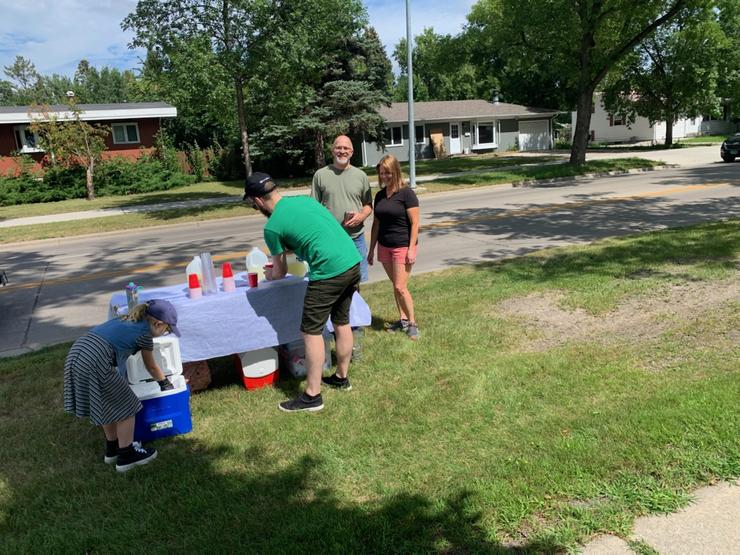 lemonade stand customers